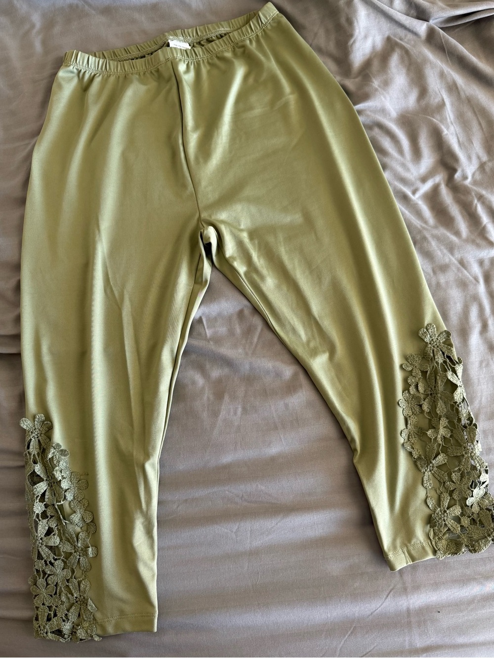Olive Green Lace Hem Leggings NWOT